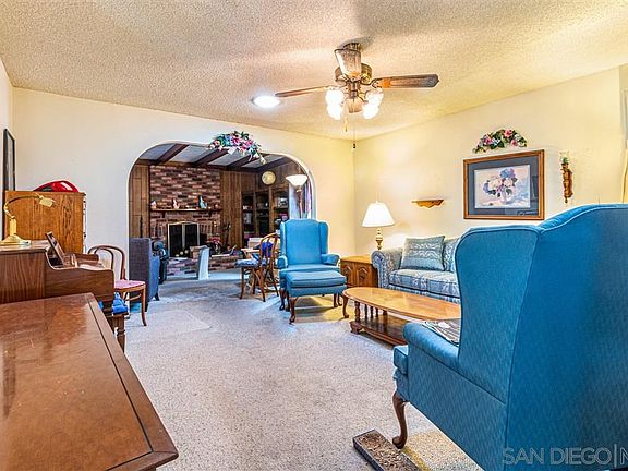 2nd image of 2548 Crandall Dr
