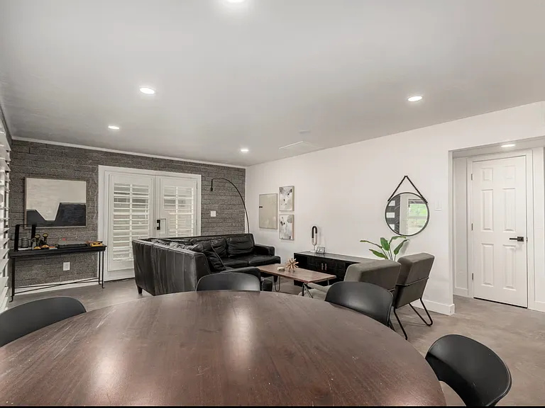 523 W 14th St — Photo 7