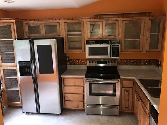 3rd image of 1058 S Lane Ct