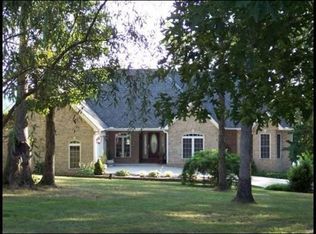 1917 Harbor Ln, Dandridge, TN 37725