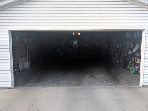 1107 N 5th St, Pekin, IL 61554