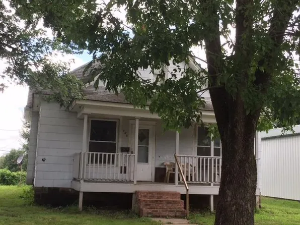 408 S Tebo St, Windsor, MO 65360