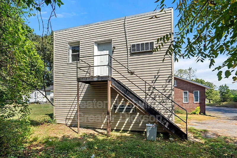 212 1/2 W End Ave #B