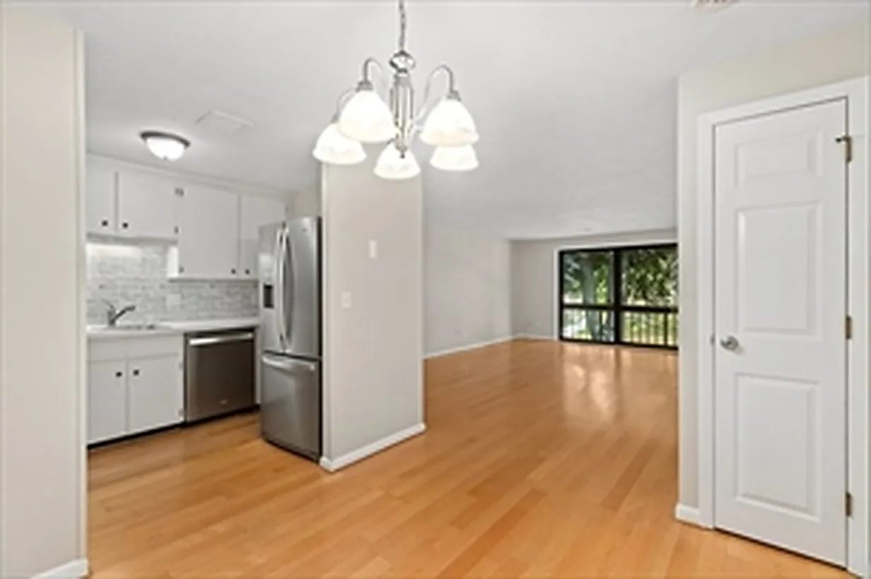 2 bed, 865 sqft, $2,500 — Photo 1