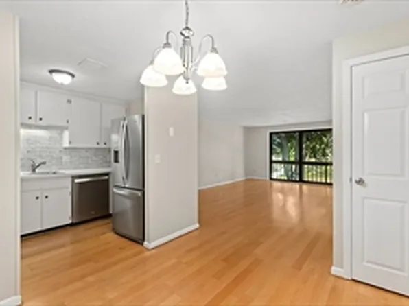 1 Centre St APT 9, Canton, MA 02021