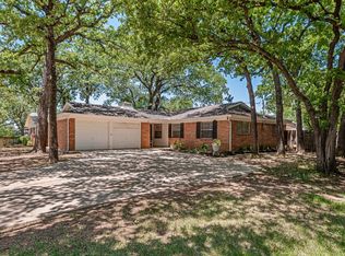 848 Timberhill Dr, Hurst, TX 76053
