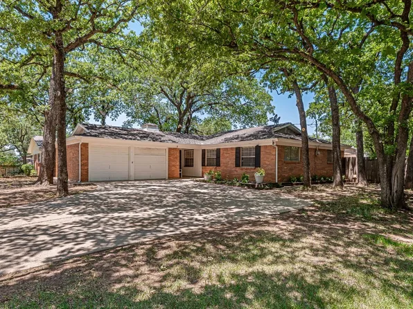 848 Timberhill Dr, Hurst, TX 76053