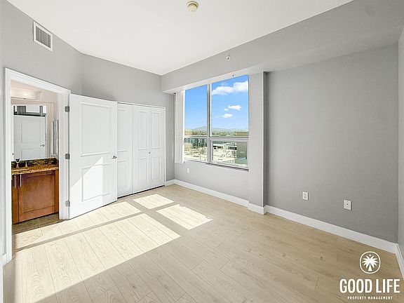 5th image of 253 10th Ave Unit 1006