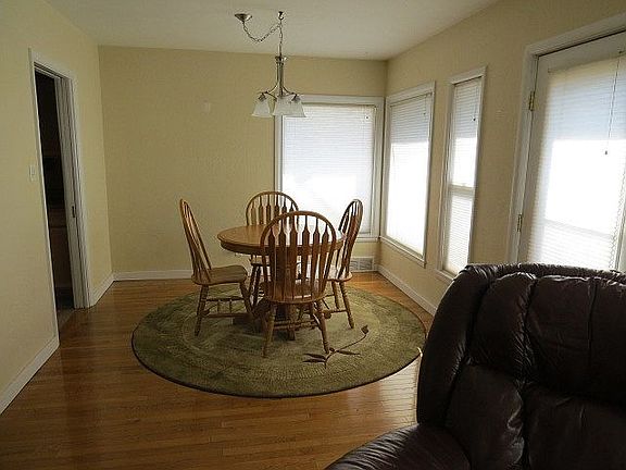 3rd image of 224 Nona Ave