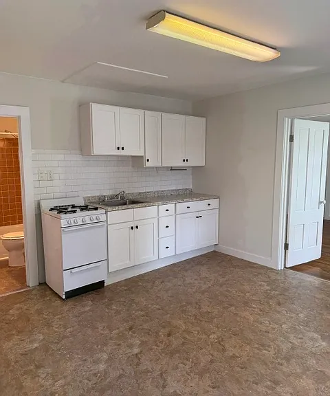 13 Magnolia Ave #1R — Photo 2