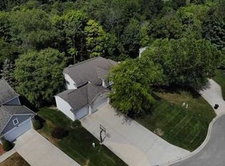 5561 Clemwood Ct SE, Ada, MI 49301