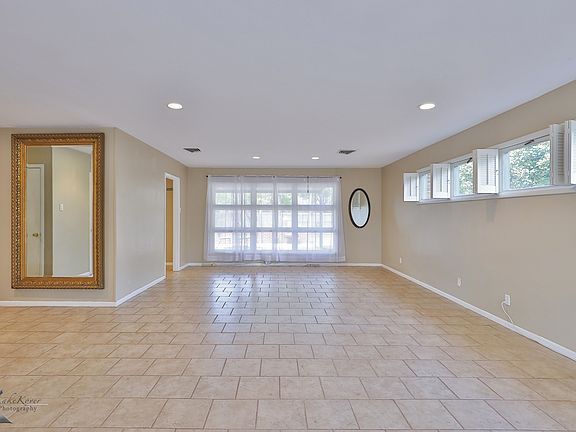 2nd image of 1618 Sylvan Dr