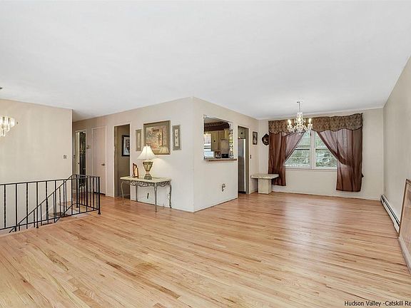 3rd image of 565 Milton Tpke