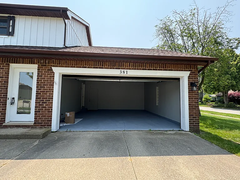 381 Kleiner St — Photo 5