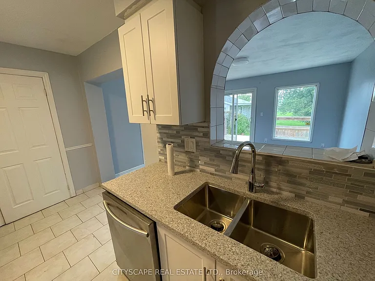 594 Bunting Rd — Photo 3