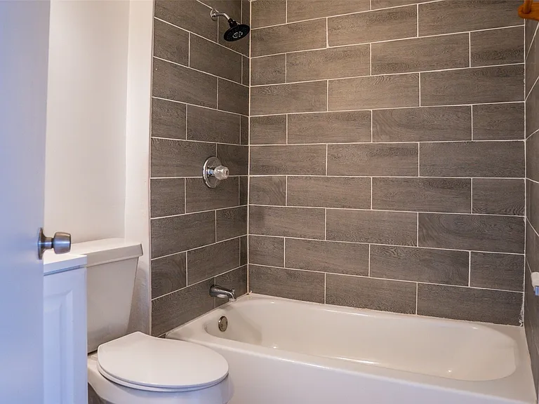 2323 Huntington Green Ct — Photo 20