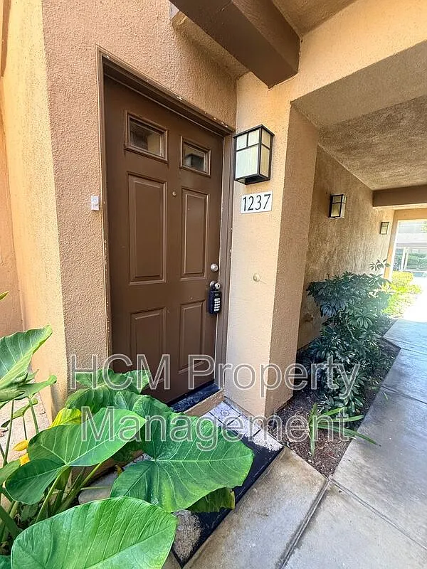 2 bed, 2.0 bath, 1046 sqft, $3,195 — Photo 2