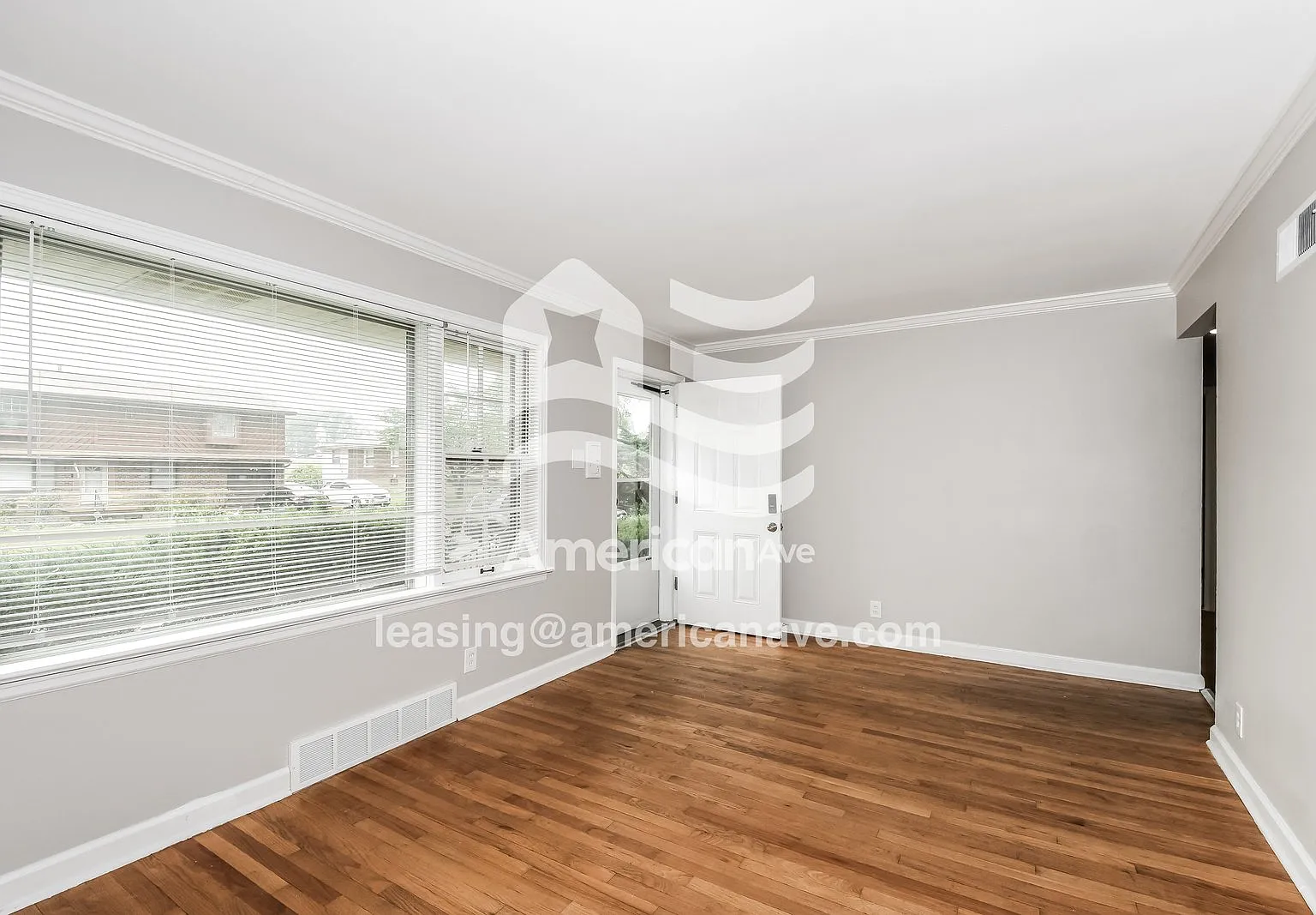 3 bed, 1.0 bath, 994 sqft, $1,550 — Photo 3