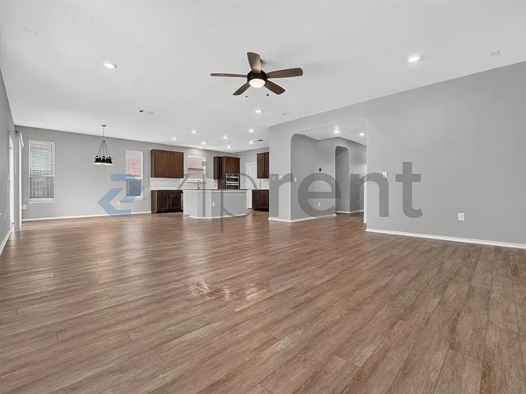536 Ayinger Ln — Photo 3