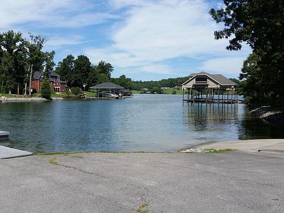 3rd image of 160 Lake Crest Dr