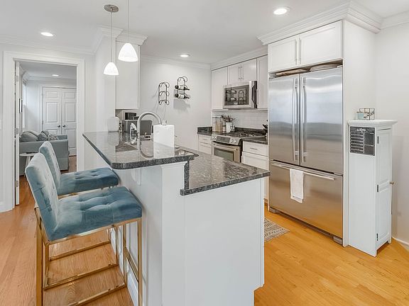 4th image of 65 Green St #1
