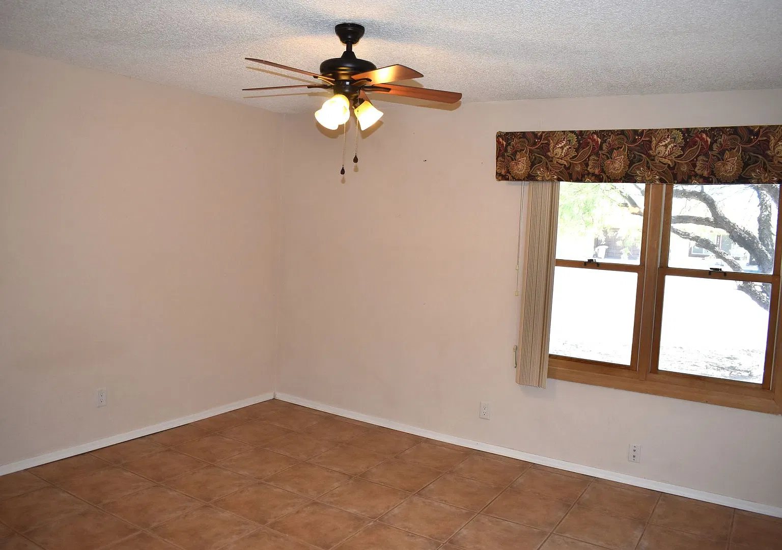 4 Bedroom Home — Photo 4
