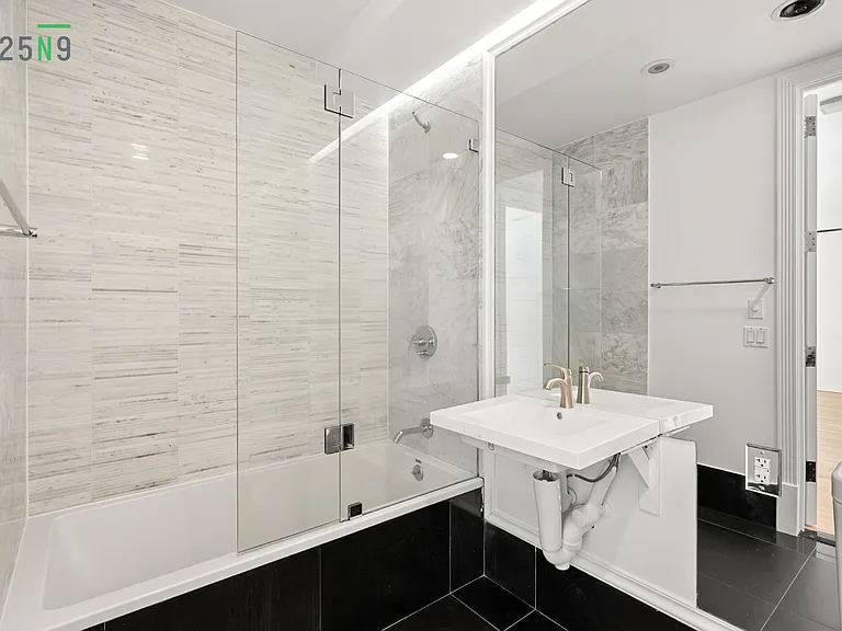 225 N 9th St #5E — Photo 6