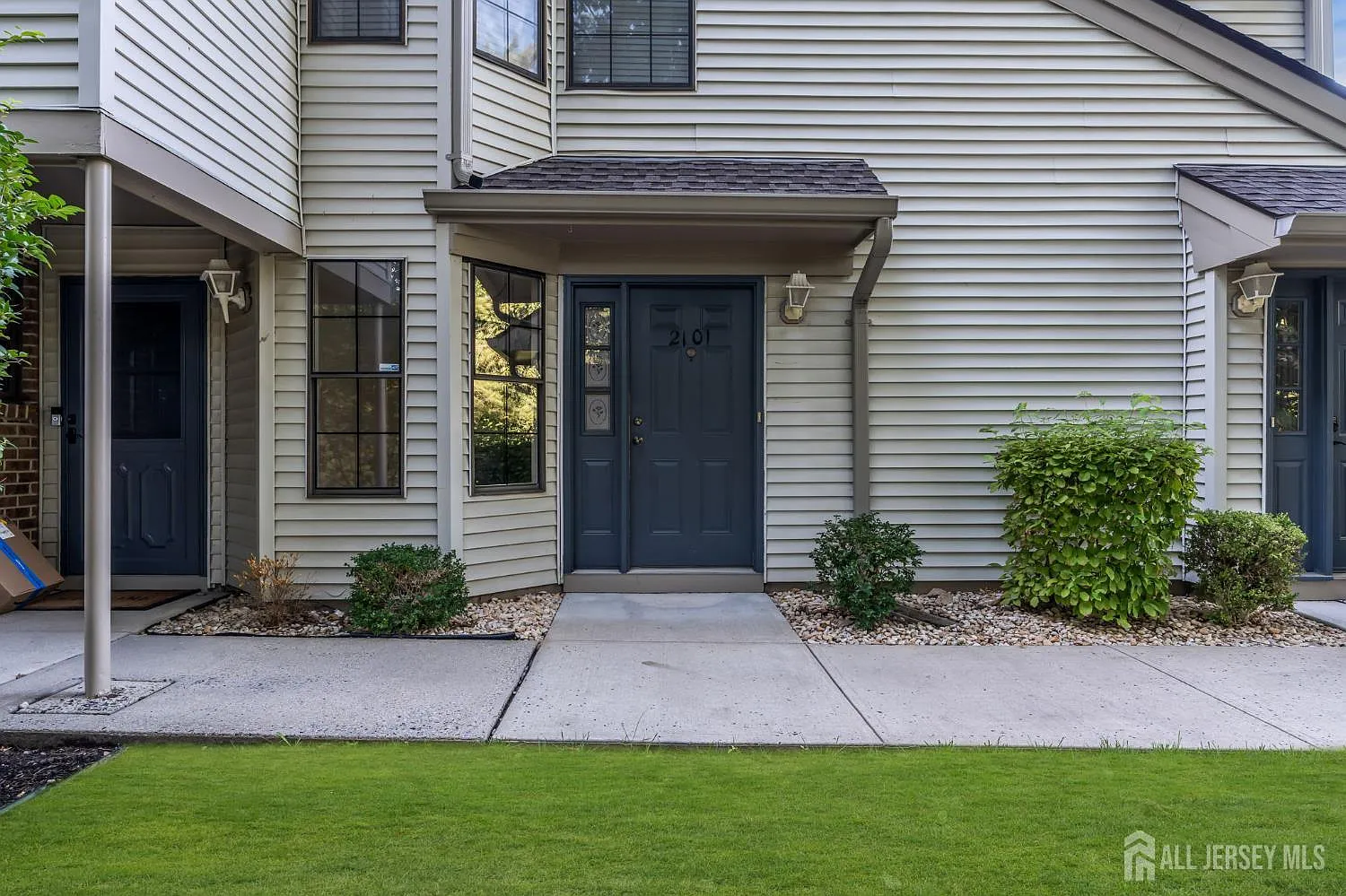 2101 Bayhead Dr — Photo 3