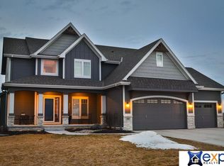 18854 Ridgemont St, Omaha, NE 68136