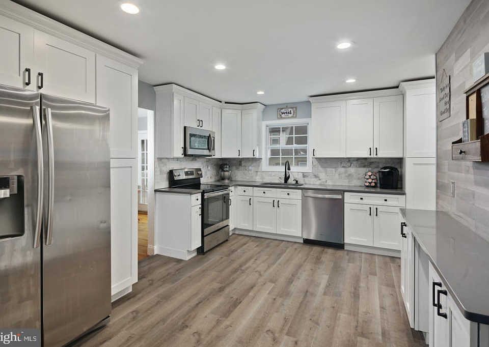 2nd image of 3808 Hollywood Ave