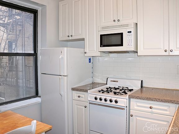2nd image of 310 W 14th St APT 1D