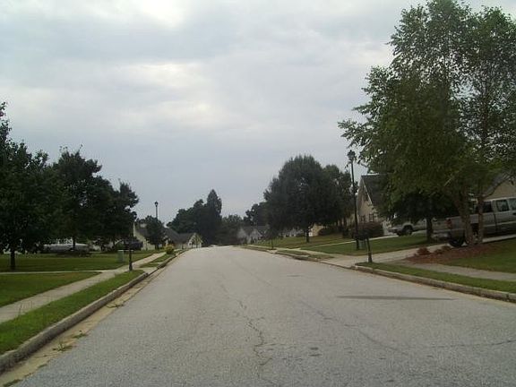 3rd image of 3917 Rock Hollow Dr