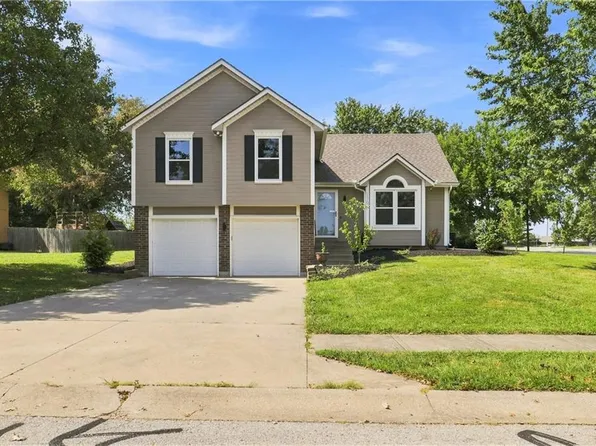 1702 Goose Creek Ct, Raymore, MO 64083
