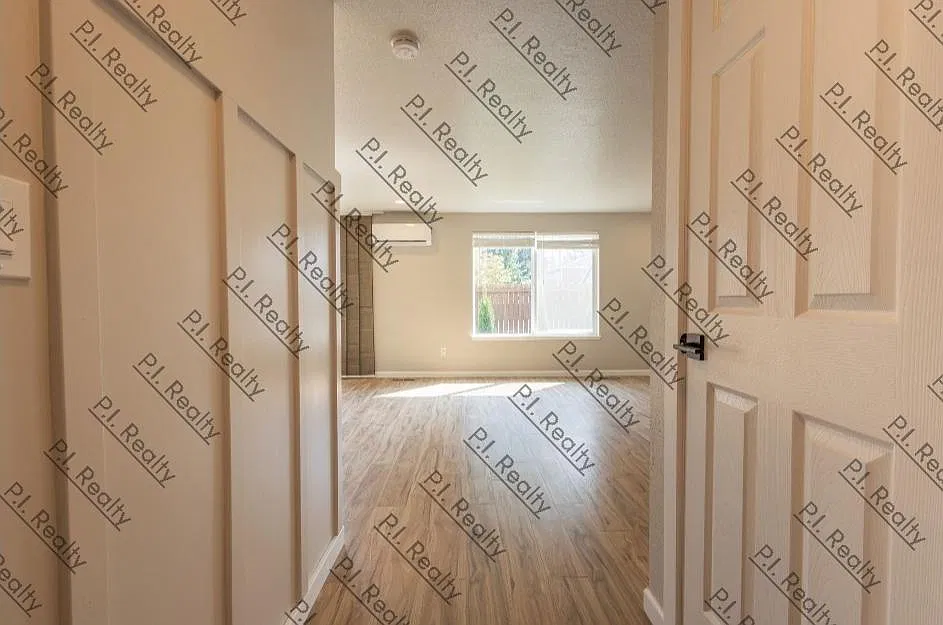 3 bed, 1354 sqft, $2,300 — Photo 3