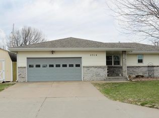 2314 Shalimar Dr, Salina, KS 67401