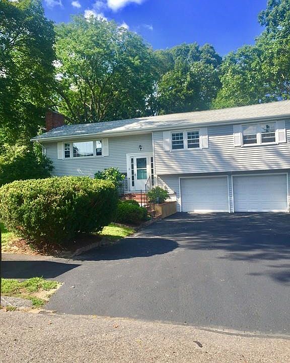 1st image of 11 Canterbury Dr