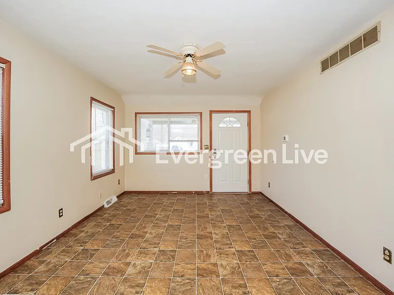 2540 E 38th St — Photo 3