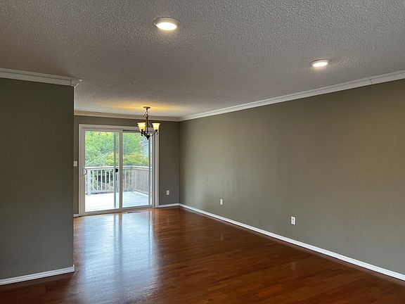dining room (upstairs)