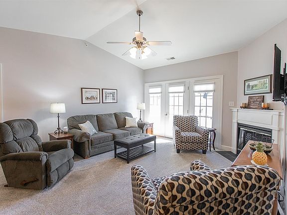 3rd image of 601 Wyndhurst Dr APT 301
