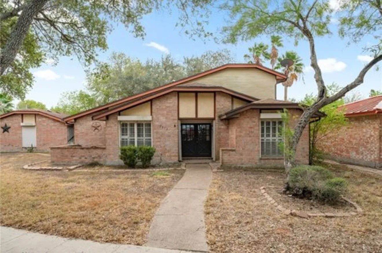 3 bed, 1986 sqft, $2,200 — Photo 1