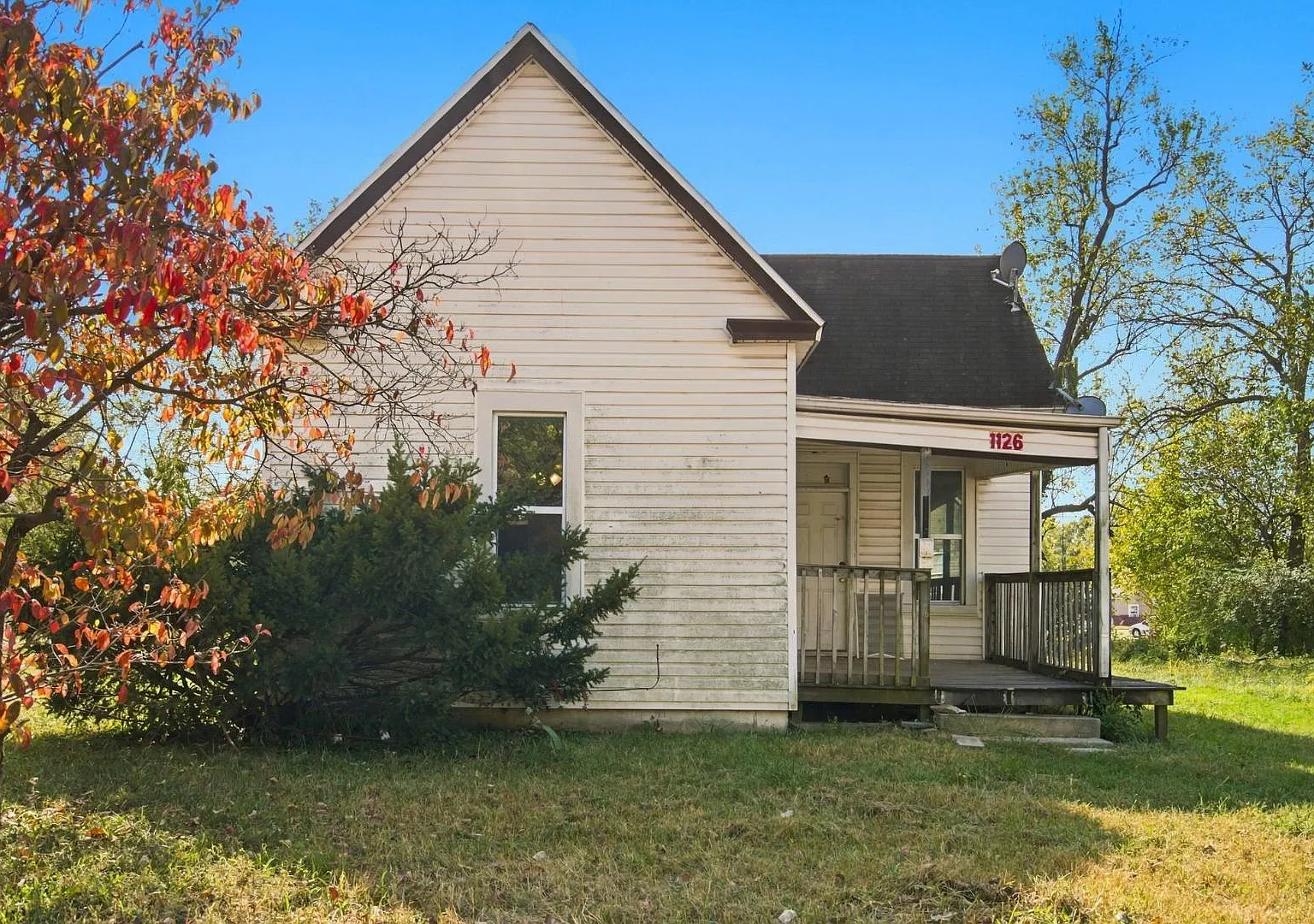 1126 W Locust St — Photo 2