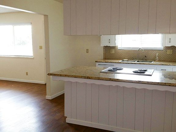 4th image of 510 E Terrace Dr