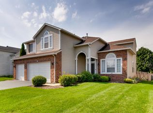 211 Stickley Ln, Lake In The Hills, IL 60156