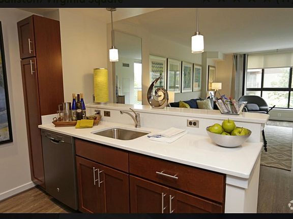 5th image of 919 N Lincoln St APT 154