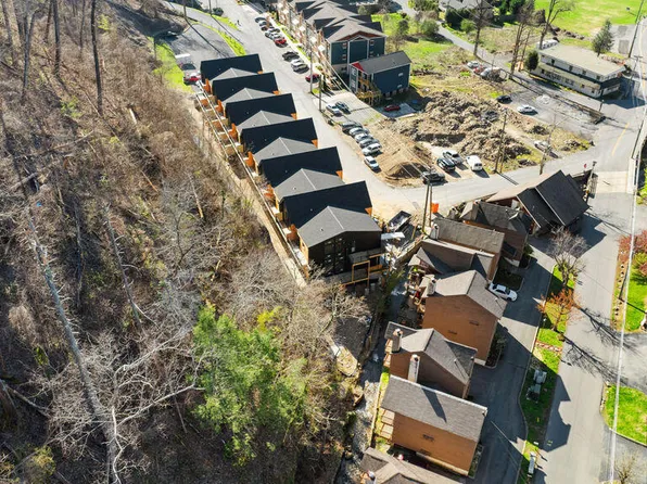 215 Circle Dr #1, Gatlinburg, TN 37738