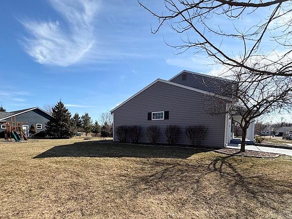 3rd image of 237 Royal Ridge Drive