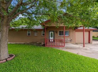 112 Shoreline Dr, Azle, TX 76020