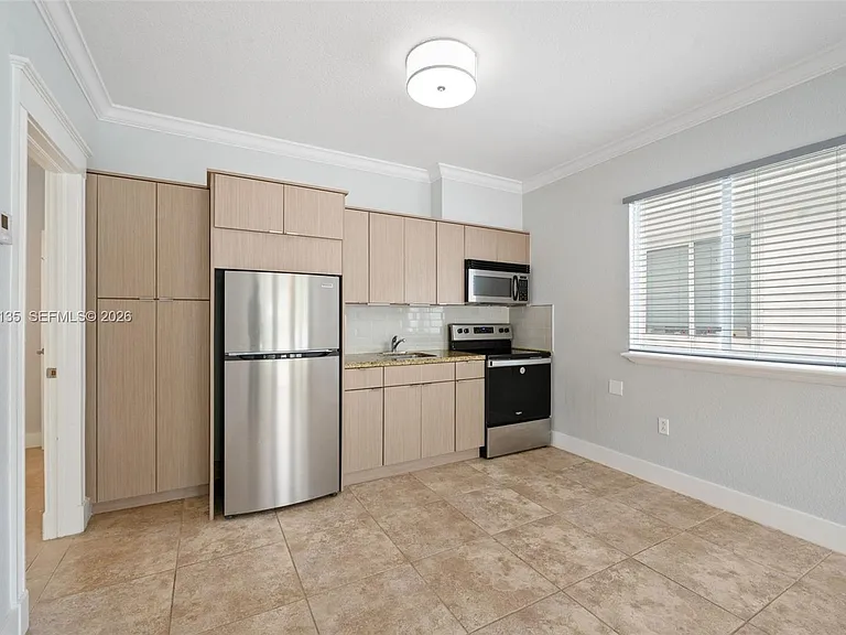 4 Transylvania Ave — Photo 7