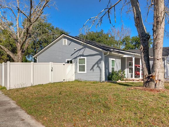 3rd image of 1538 Mesa Dr