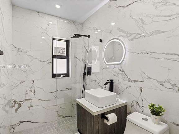5th image of 1040 NW 35th St #1040